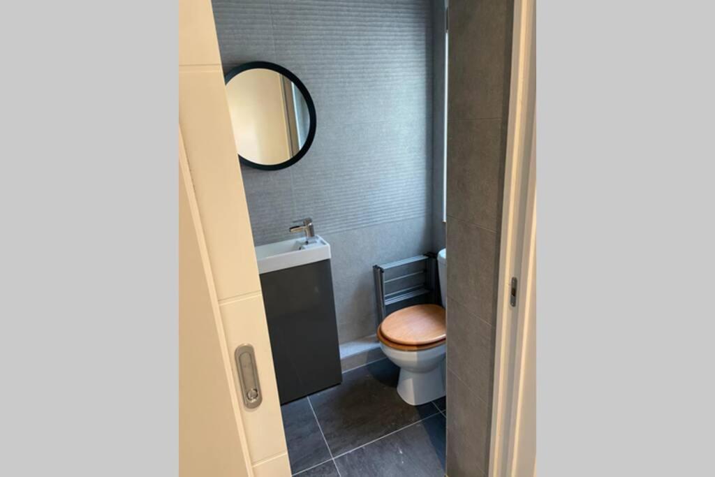 Spacious 1 Bedroom Apartment With Sea Views New Quay Exterior foto